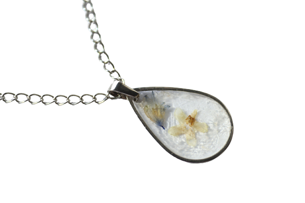 Ketting met droogbloemen
